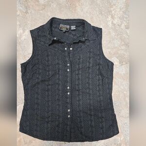 Studio West Black Sleeveless Eyelet Fitted Snap Shirt
